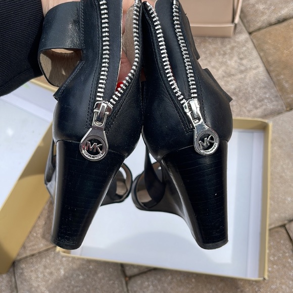 MICHAEL KORS WEDGES - Picture 4 of 10